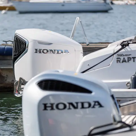 Close up of the Honda 80-100 engines in a sea location.