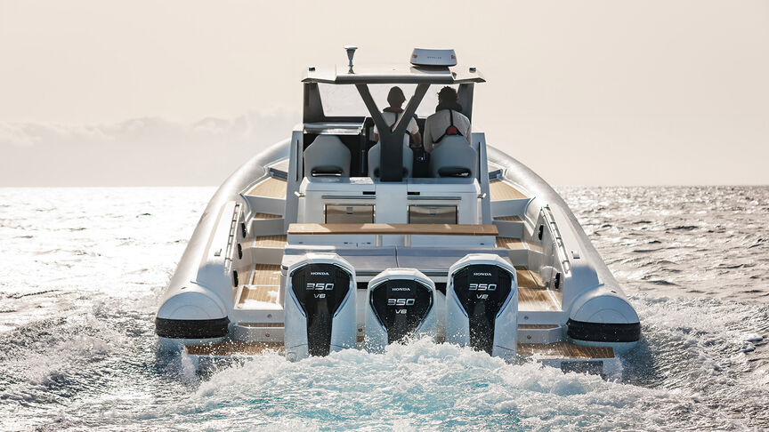 Rear view of boat with Honda BF350 engine. 