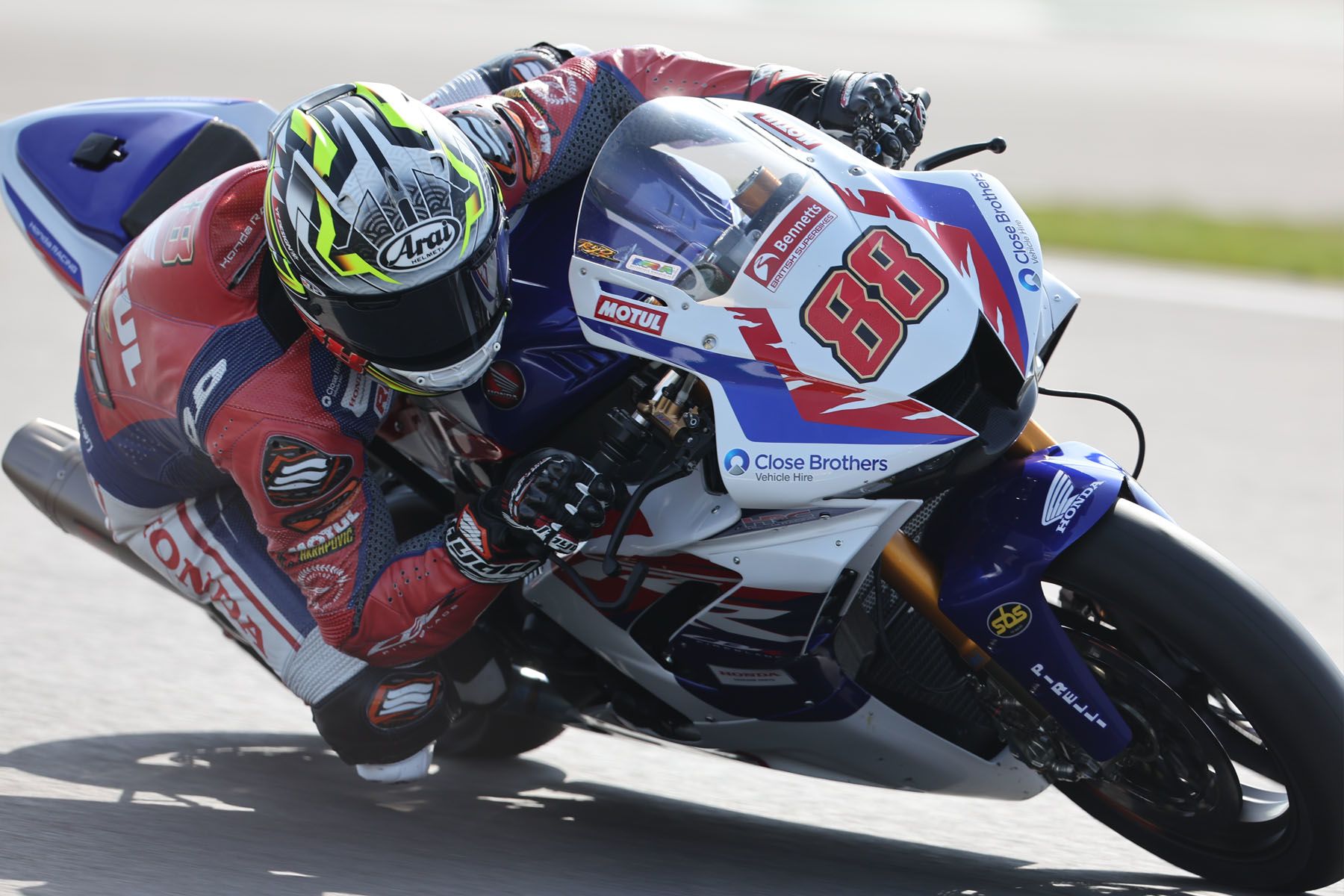 CATACLEAN FORM NEW PARTNERSHIP WITH BENNETTS BRITISH SUPERBIKE