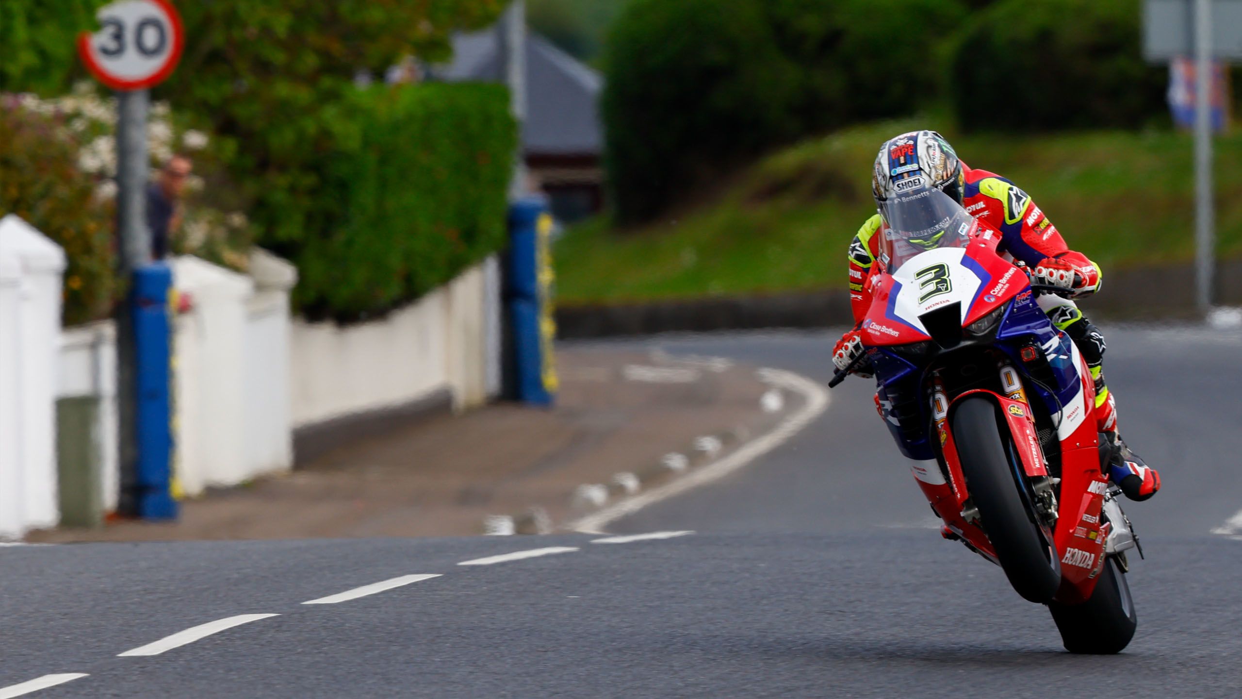 JOHN MCGUINNESS MBE SCORES THREE STRONG TOP 6 RESULTS AT THE NORTH WEST 200